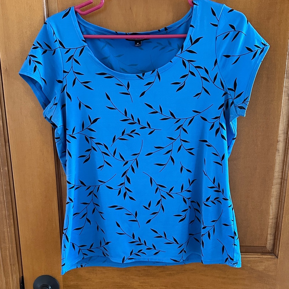 Notations Azure and Ebony Leaf Print short Sleeve Tee Medium